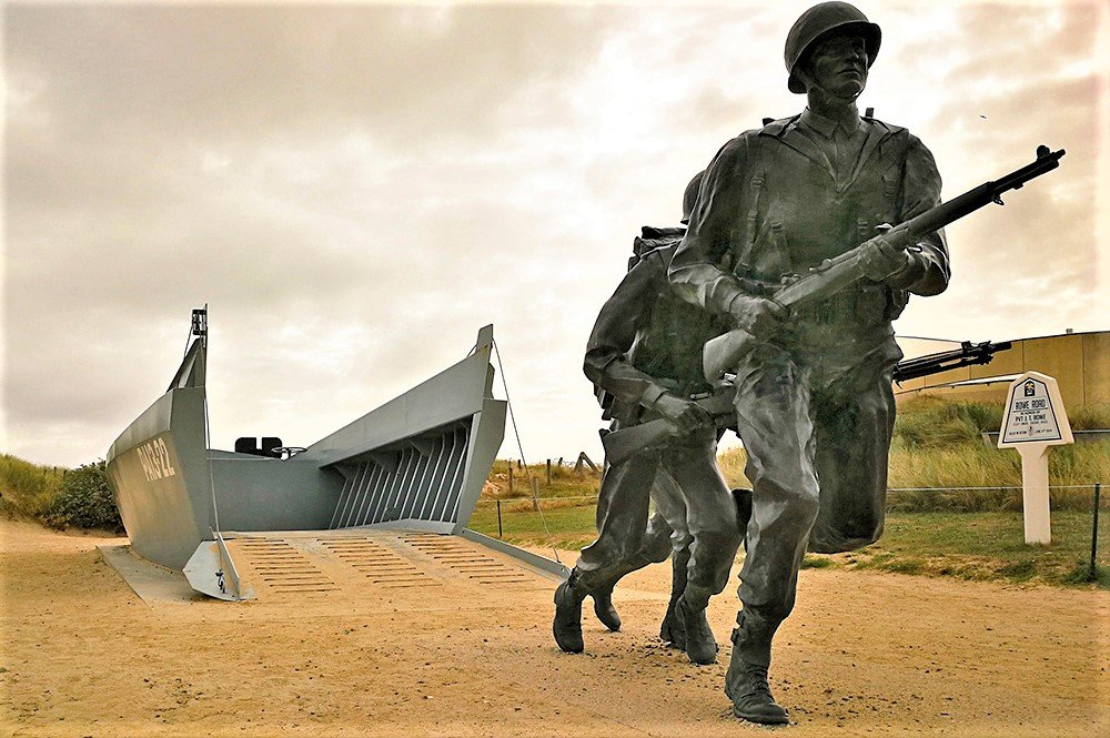 What inspired the distinctive bow ramp of the Higgins boat, used by U.S. forces for numerous amphibious landings in World War II?