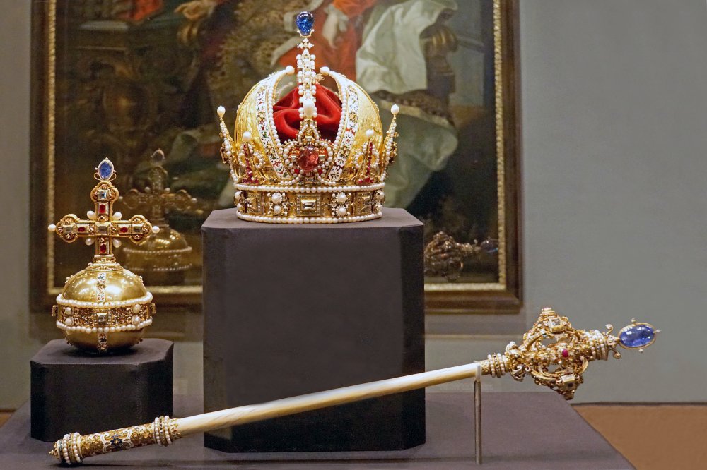 Which of these present-day European republics was NOT a kingdom during World War II?