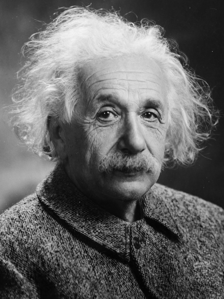Which physicist wrote a letter to President Roosevelt and had it signed by Albert Einstein in order to launch American research into nuclear weapons during World War II?