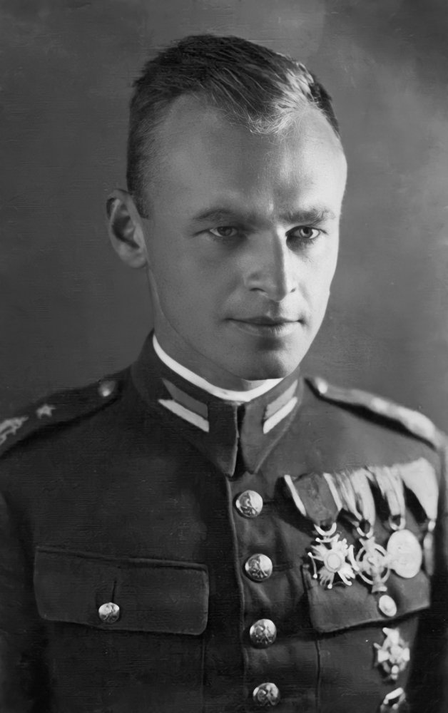 Polish officer and resistance member Witold Pilecki deliberately let himself be captured and sent to a concentration camp by the Germans just so he could write a report on what was happening there and get it out to the world. Which camp was he sent to?