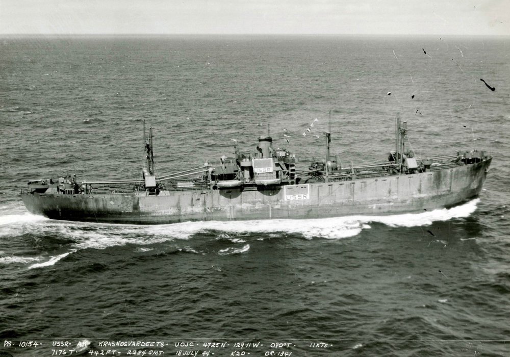 Which sea route provided the Soviet Union with the highest tonnage of Lend-Lease goods over the course of the war?