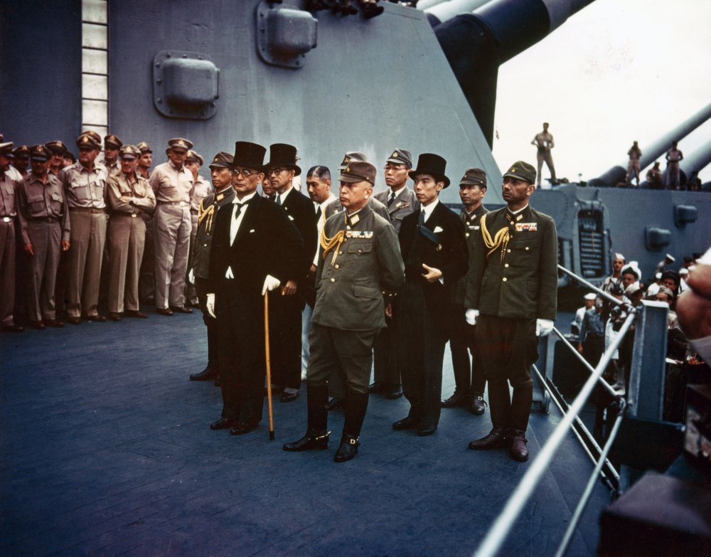 What glitch occurred during the signing of the Japanese Instrument of Surrender onboard the USS Missouri on September 2, 1945?