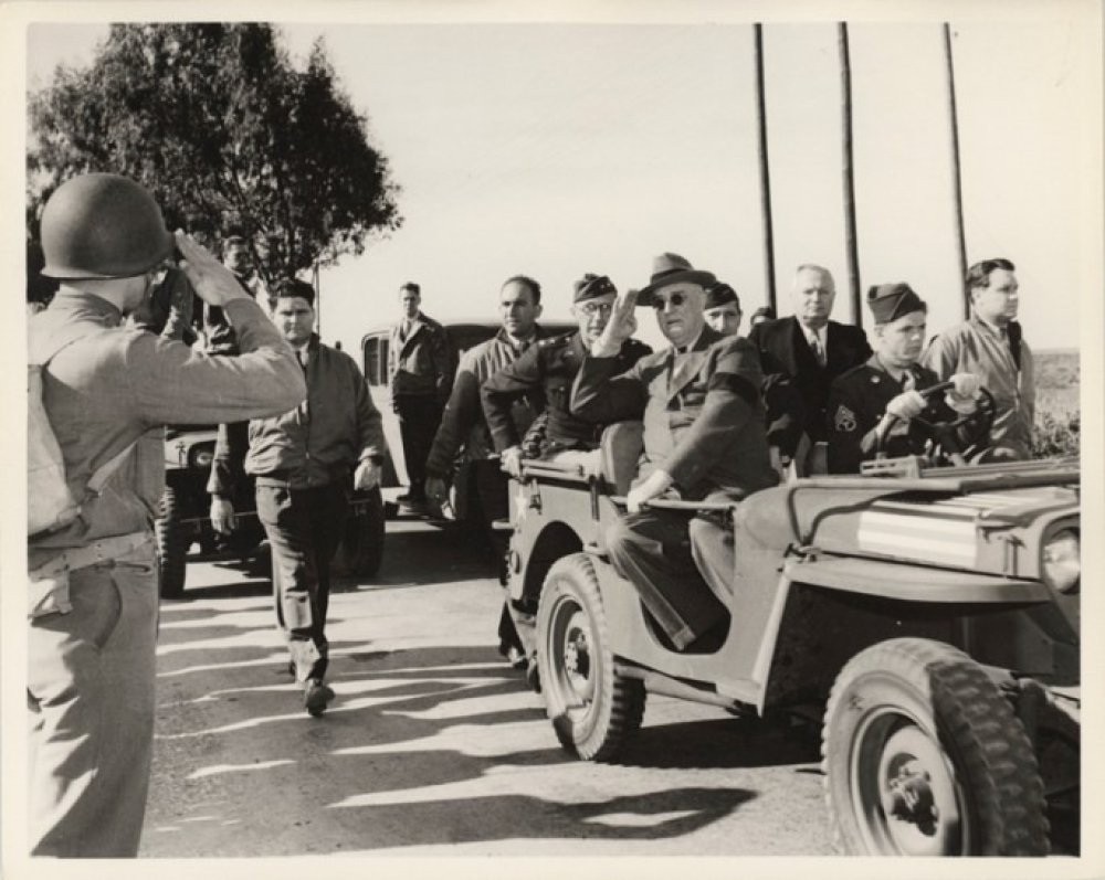 What military-related frivolous spending did Republicans accuse President Roosevelt of in the 1944 election campaign, forcing him to address the issue in a public speech in September?