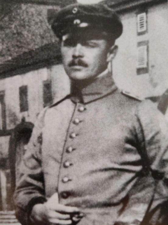What special training did Albert Kesselring, one of the most prominent generals of World War II-era Germany, receive as a young soldier a few years before World War I?