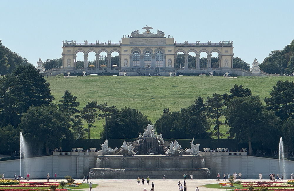 Neptune fountain of Schönbrunn Palace in Vienna