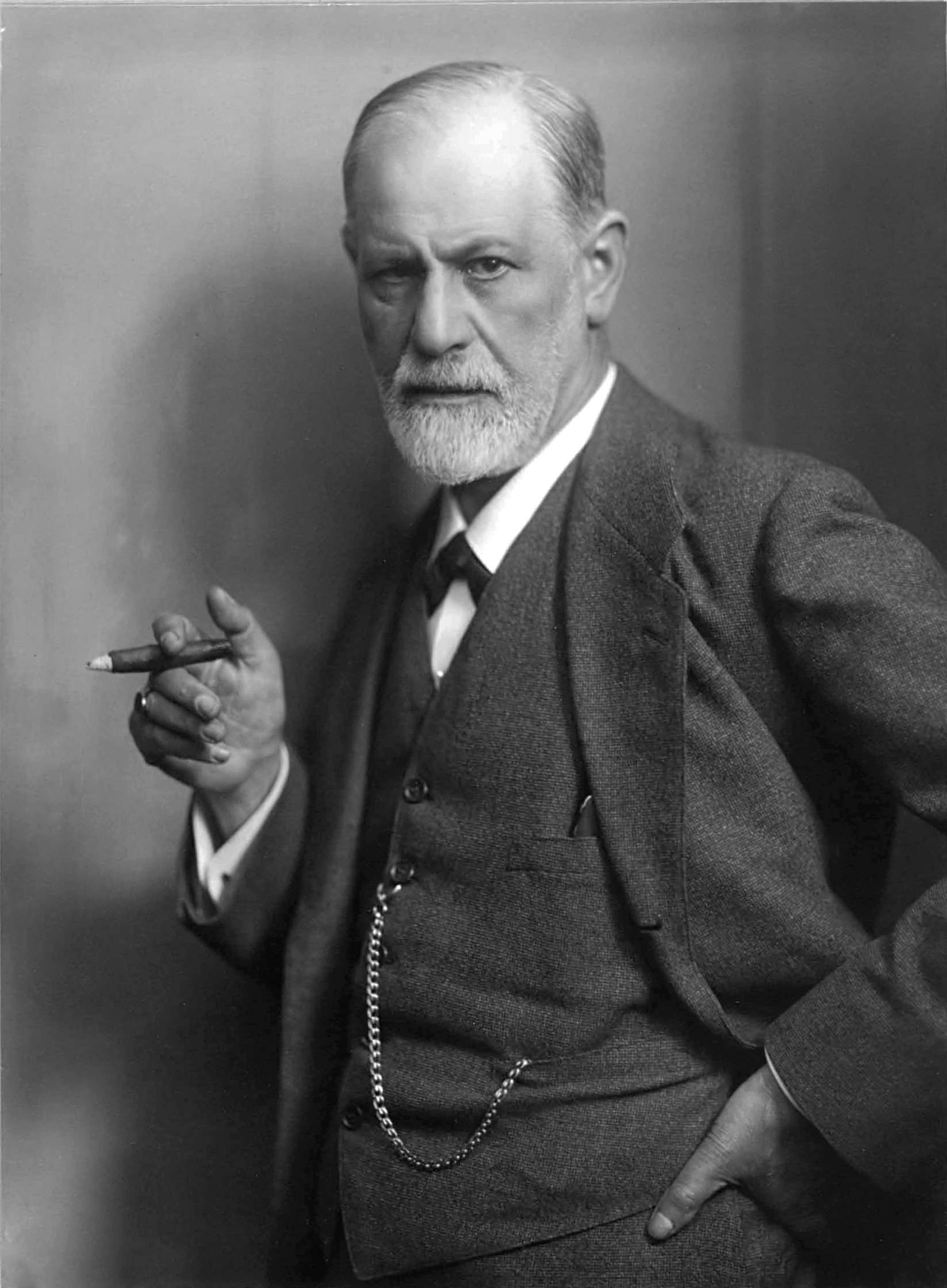 What city did the famous psychoanalyst Sigmund Freud flee to in order to escape Nazi persecution?