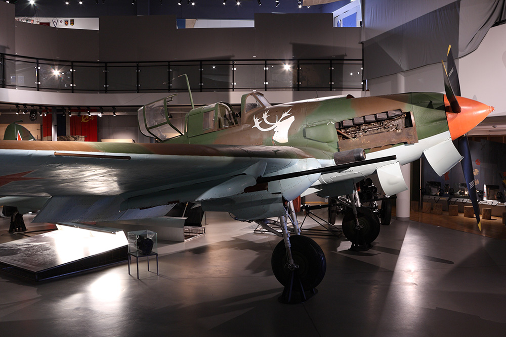 Which Soviet aircraft was nicknamed the 'Flying Tank'?